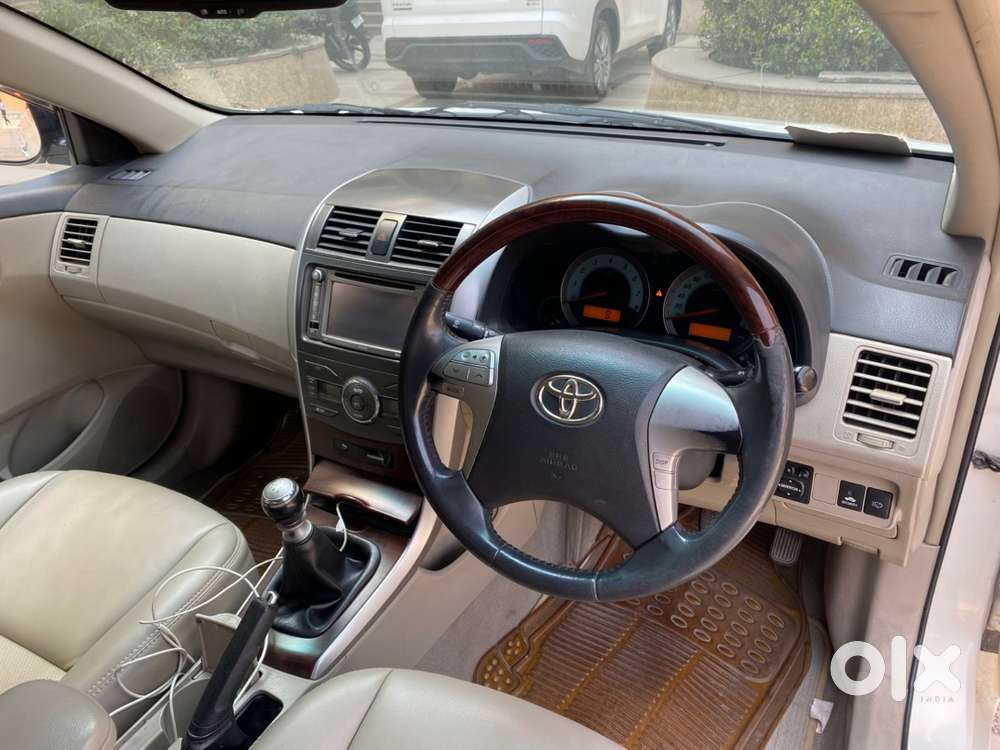 Toyota Corolla Altis 2011