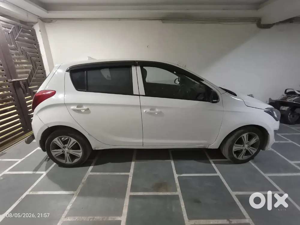 Hyundai I20 Sports Bs Iv Top Model With Cng + Petrol On Paper