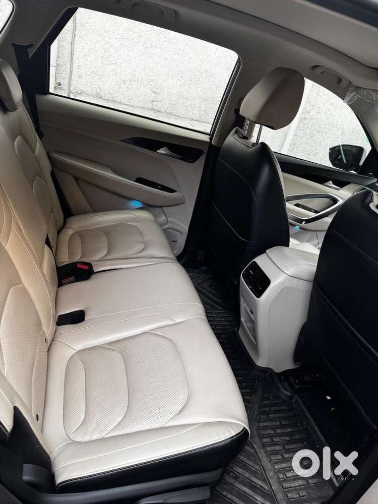 Mg Hector 1.5 Mt Hybrid Sharp – Aurora Silver