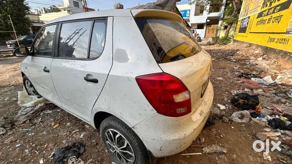 Urgent Sell Skoda Fabia 2011 Petrol 130000 Km Driven