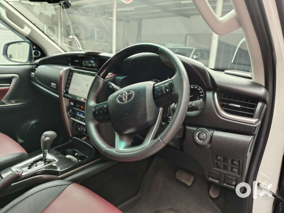 Toyota Fortuner Legender 4x4 At 2.8, 2025