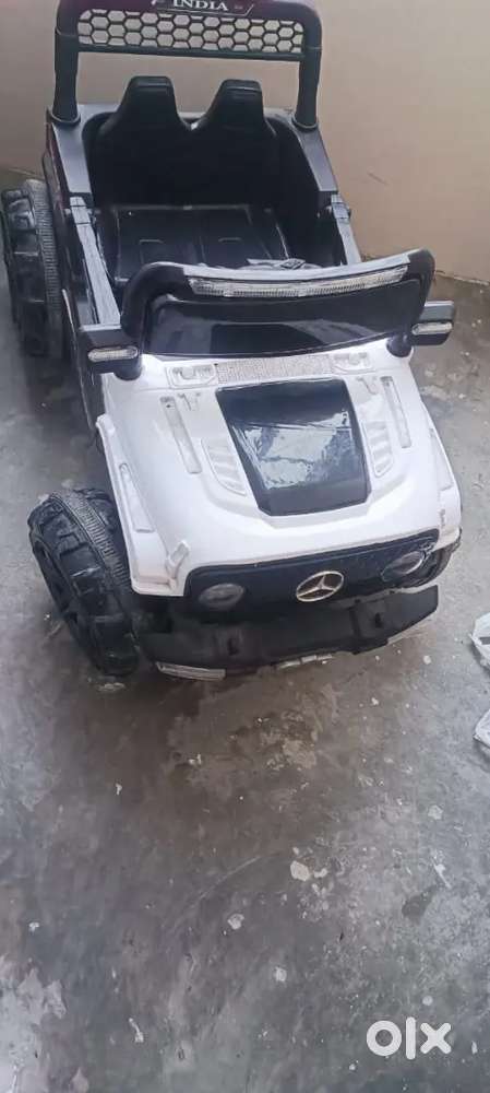 Bacchon Ki Toy Kar Hai Chalane Wali Electronic