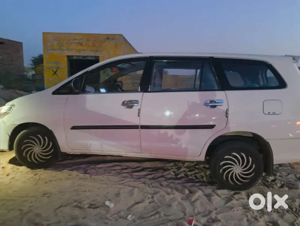 Toyota Innova Hycross 2012 Diesel 200000 Km Driven