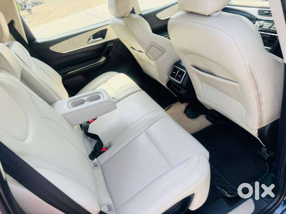 Mahindra Xuv700 2.2 Ax 7 Diesel At Luxury Pack Str Awd, 2022, Diesel