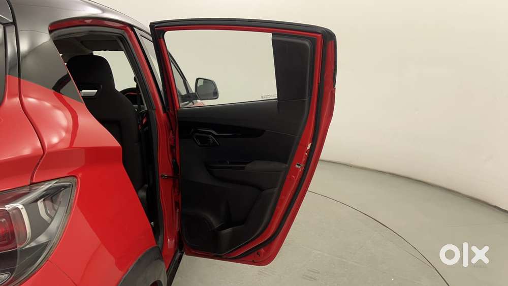 Mahindra Kuv 100 2016-2017 Mfalcon G80 K8 Dual Tone, 2017, Petrol