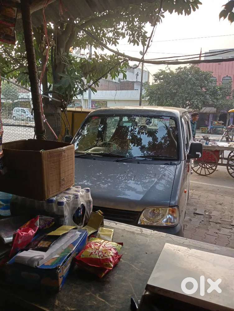 इको गाड़ी चमकती हुई