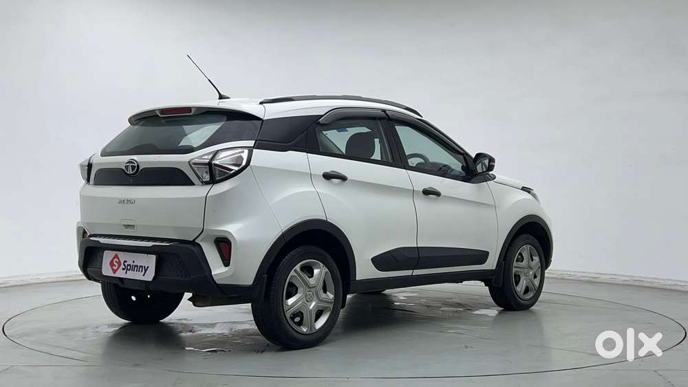 Tata Nexon 1.2 Revotron Xm (s), 2023, Cng & Hybrids