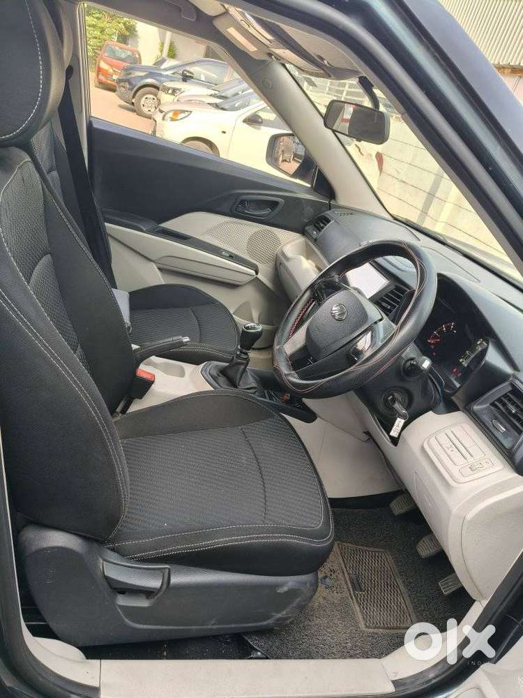 Mahindra Xuv300 W4, 2022, Petrol
