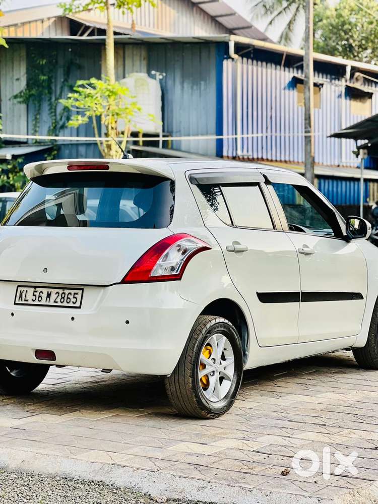 Maruti Suzuki Swift Vxi Optional, 2015, Petrol