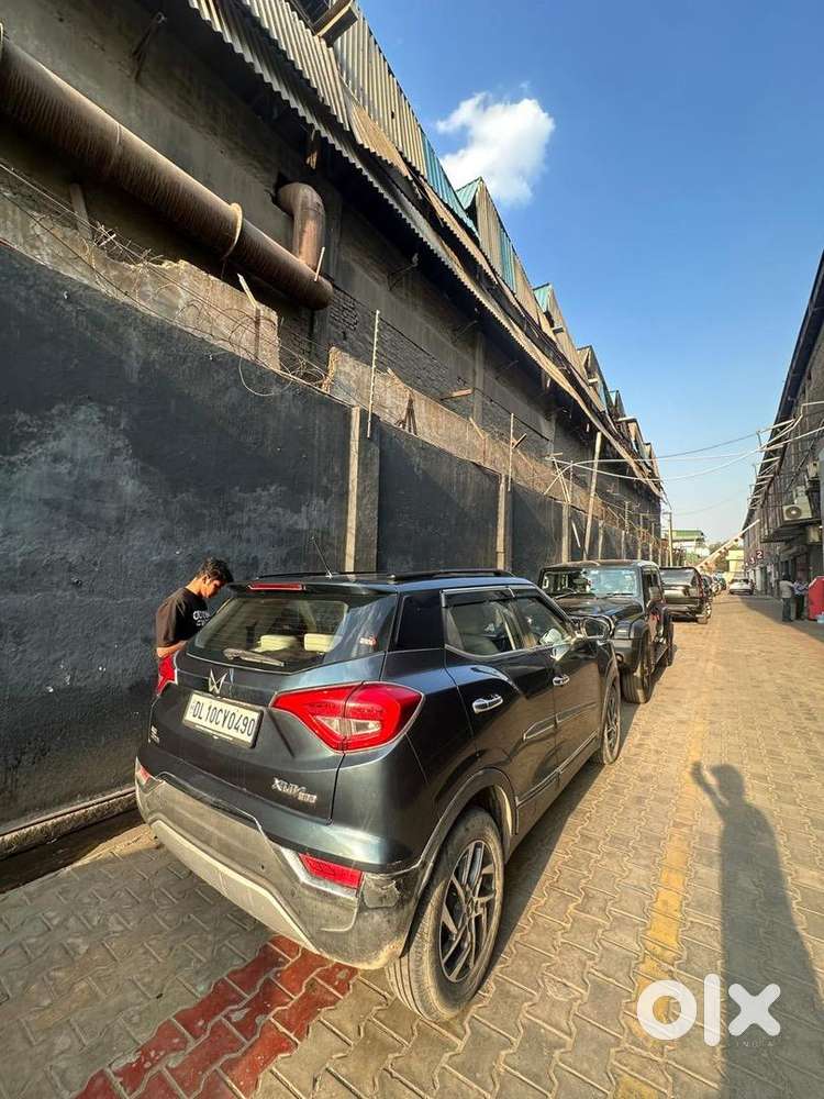 Mahindra Xuv300 2023 Petrol Well Maintained