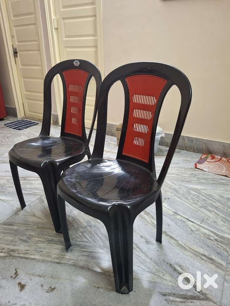 2x premium plastic chairs
