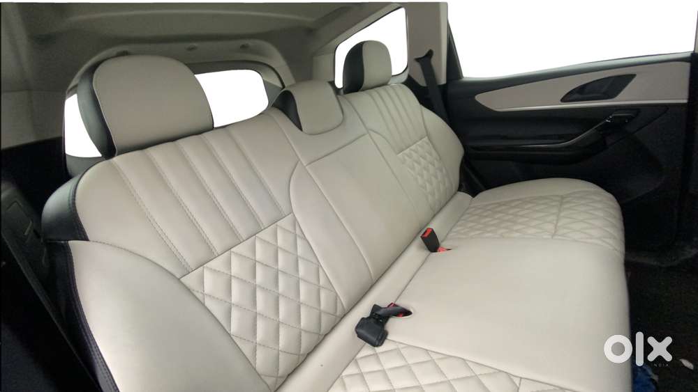 Mahindra Xuv700 2.0 Ax 5 Petrol At Str, 2024, Petrol