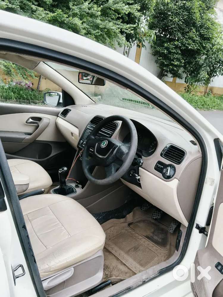 Skoda Rapid Elegance 2012