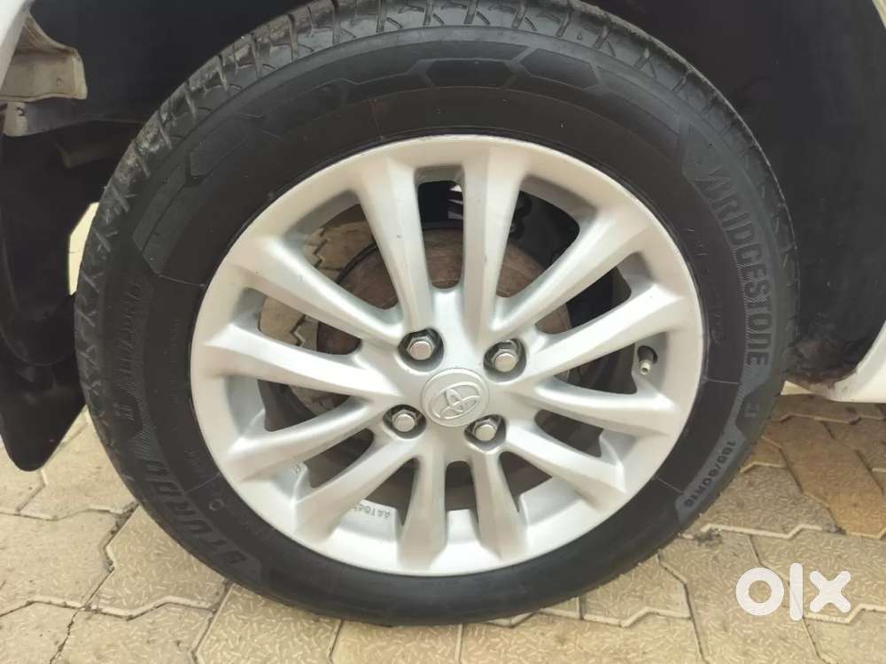 Toyota Etios 1.5 V, 2012, Petrol