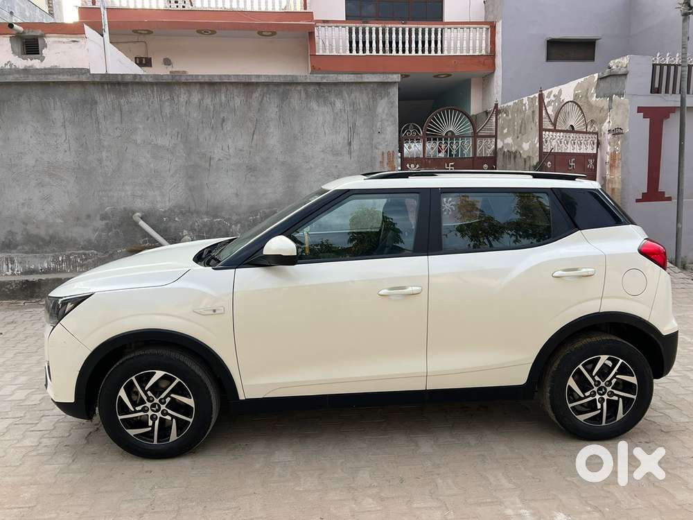 Xuv 300 W6 Amt (2023)