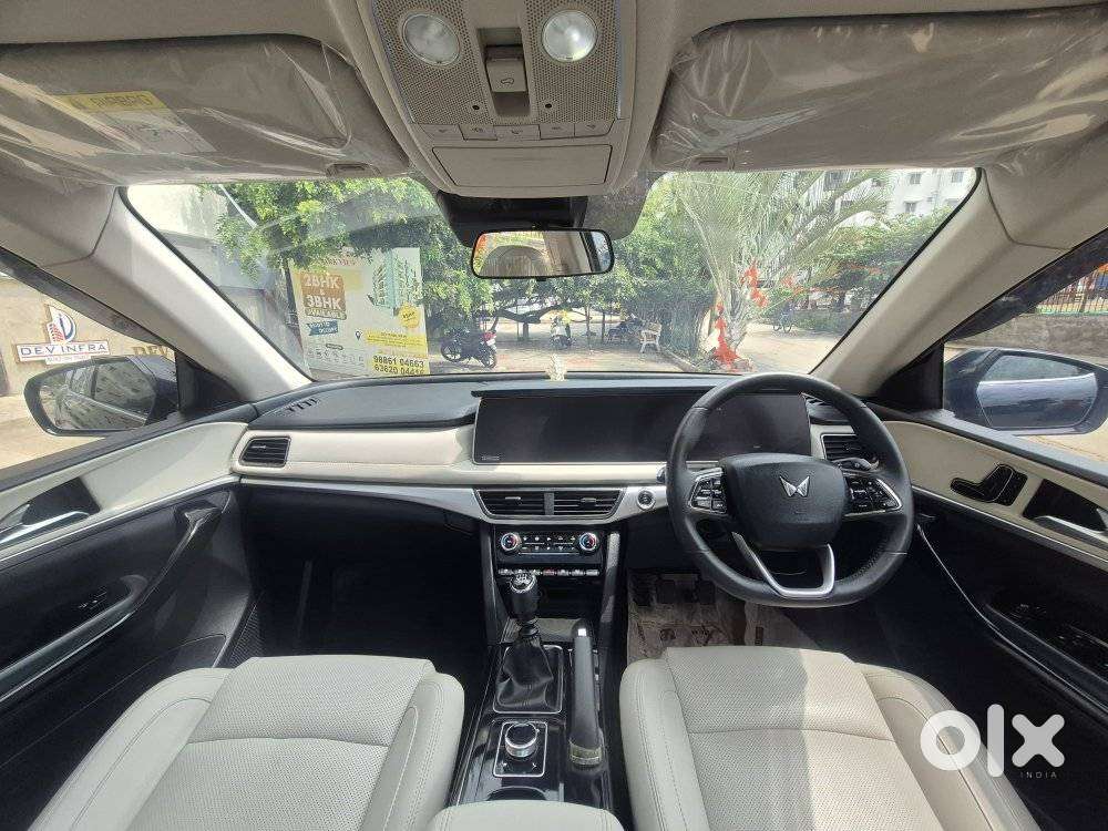 Mahindra Xuv700 2.0 Ax 7 Petrol Mt Str, 2024, Petrol