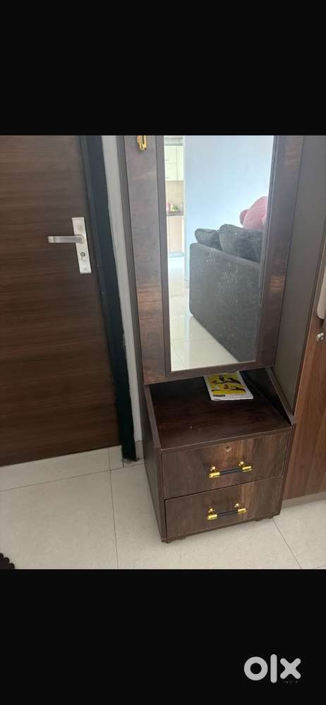 Dressjng table