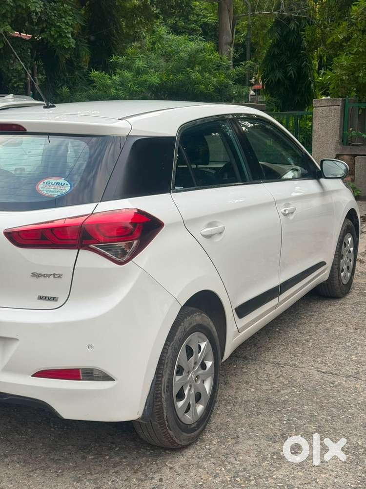 Hyundai I20 Sportz 2015 Petrol Well Maintained