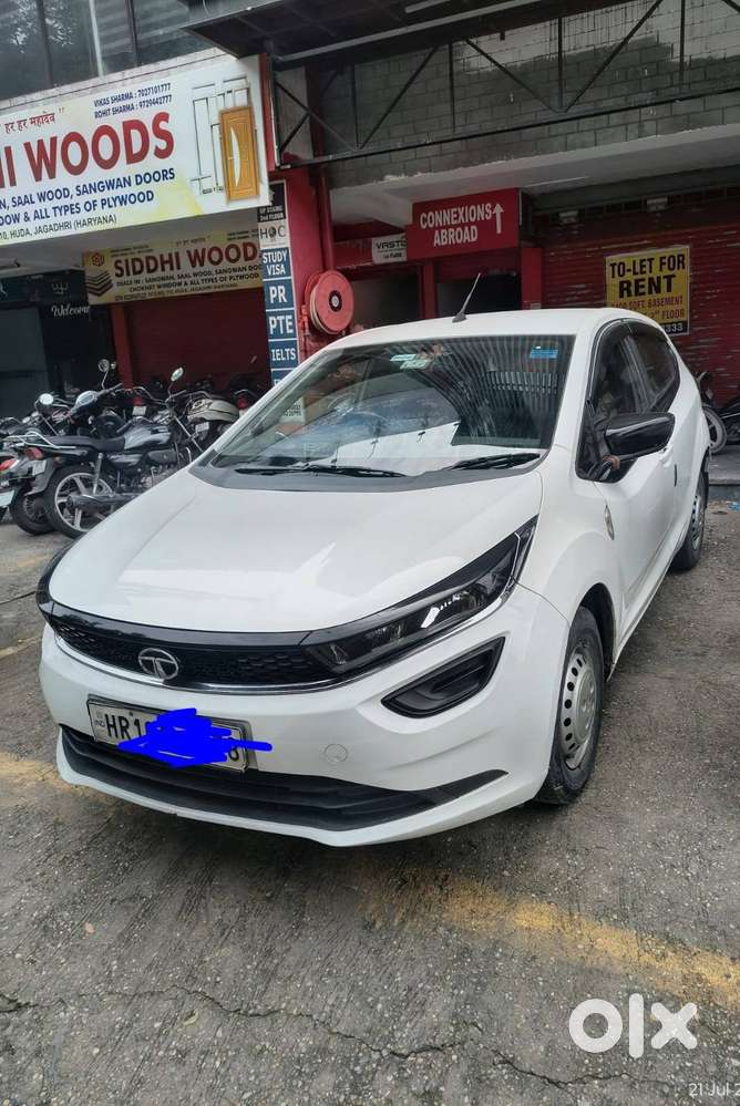 Govt. Officer Driven Tata Altroz Petrol (only 23,351 Km)