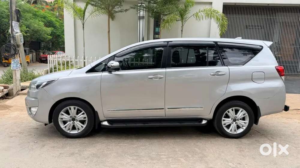 Toyota Innova Crysta 2.4 Z 2016