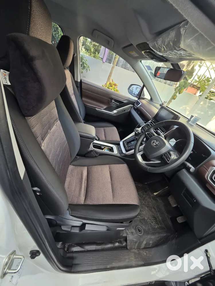 Toyota Innova Hycross 2024