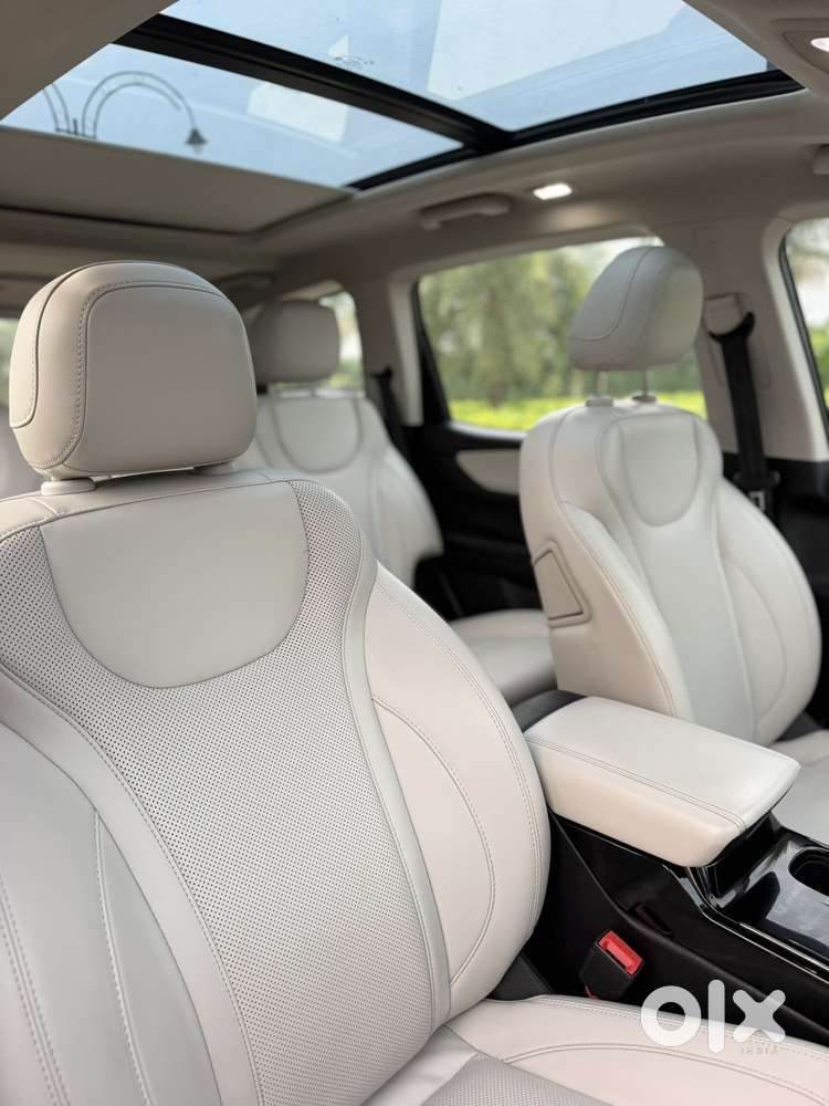 Mahindra Xuv700 2.2 Ax 7 Diesel At Luxury Pack Str, 2025, Diesel