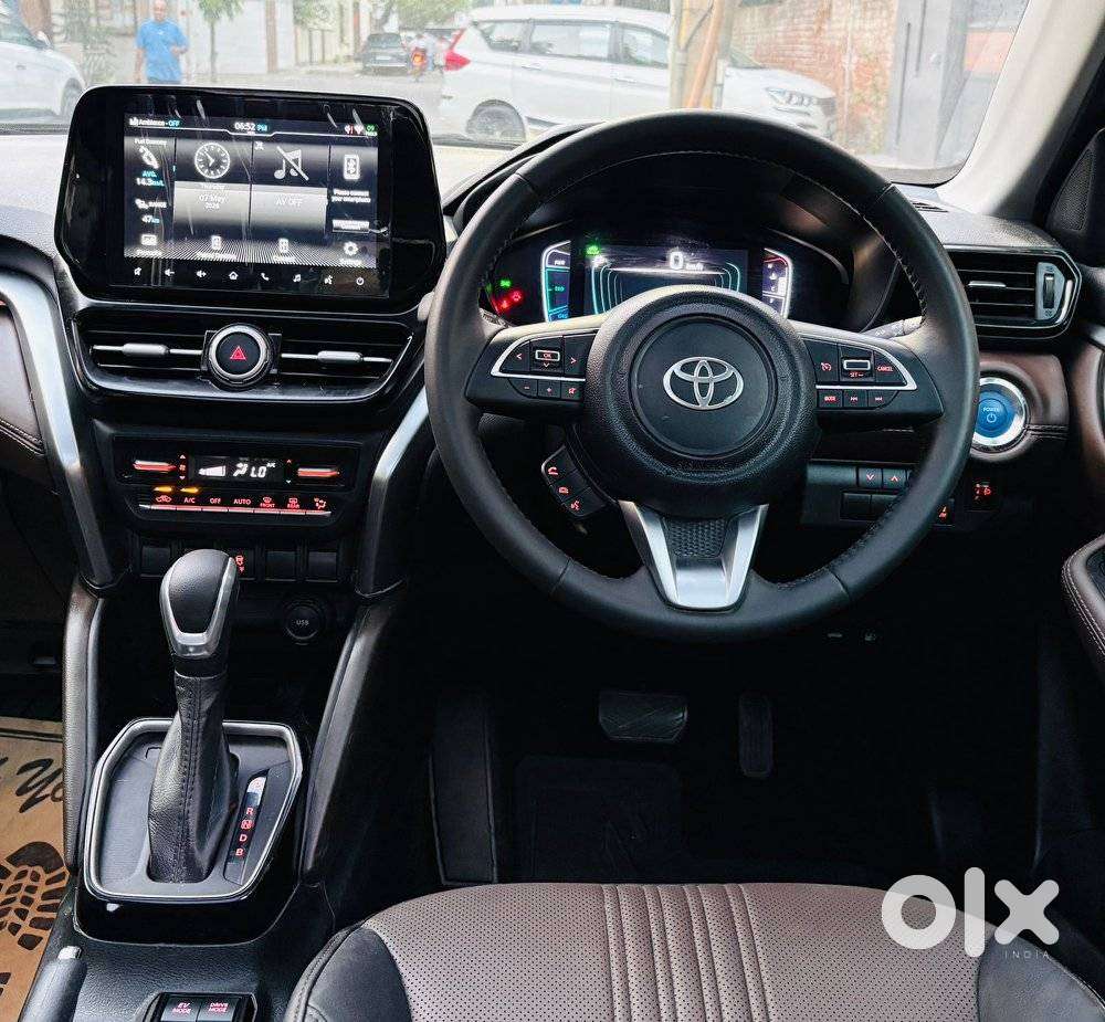 Toyota Urban Cruiser Hyryder 1.5 V Hybrid, 2025, Cng & Hybrids