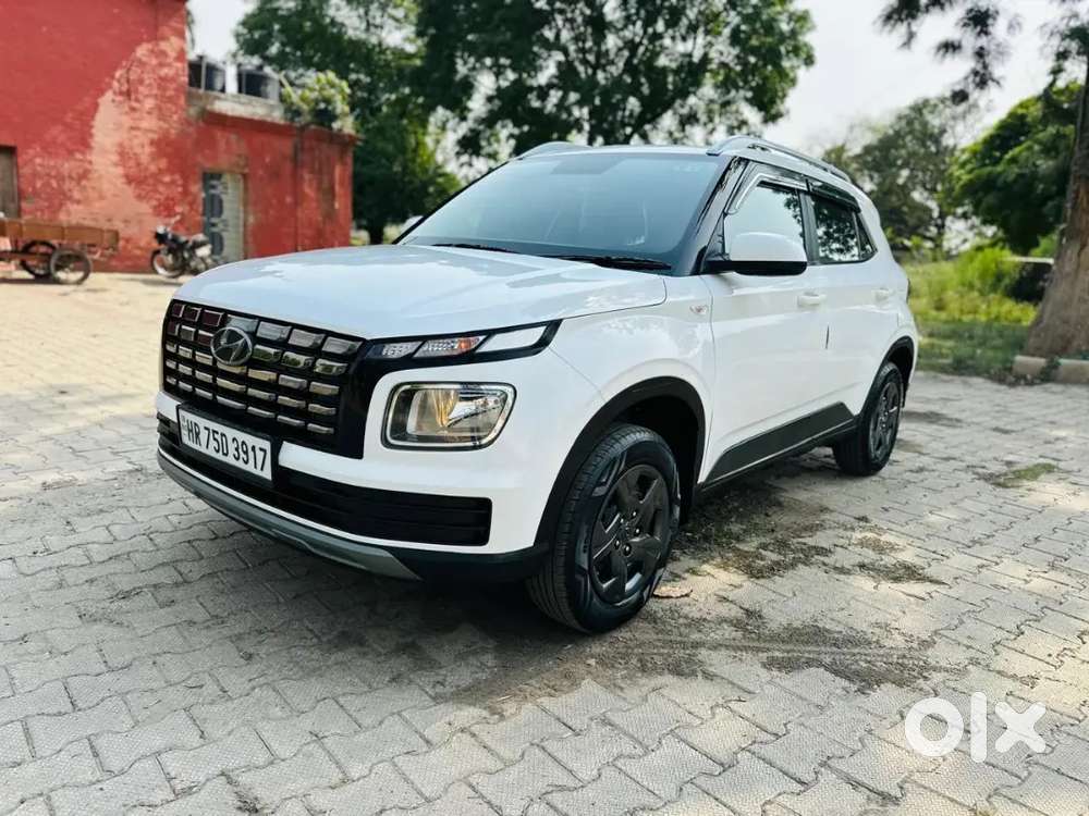 Hyundai Venue 2024 Petrol 31000 Km Driven