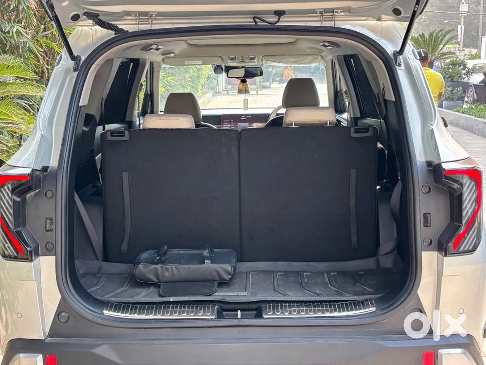 Kia Carens Clavis, 2025, Petrol