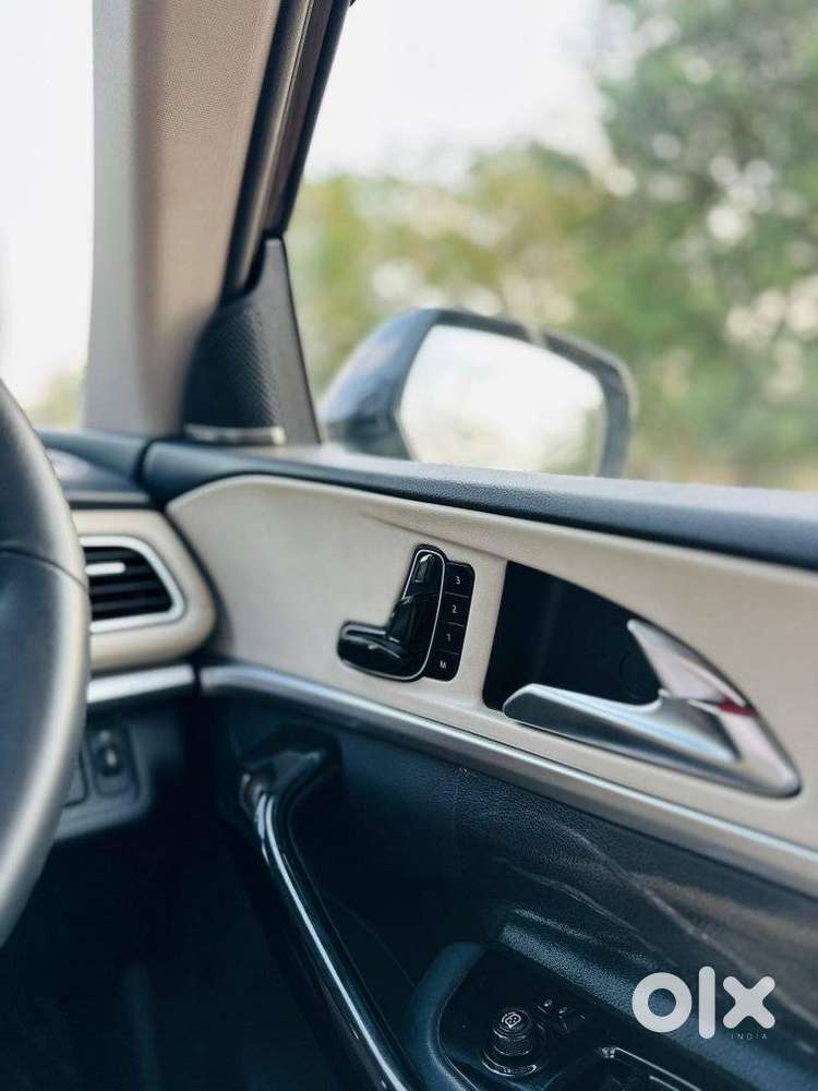 Mahindra Xuv700 2.2 Ax 7 Diesel Mt Luxury Pack Str, 2023, Diesel