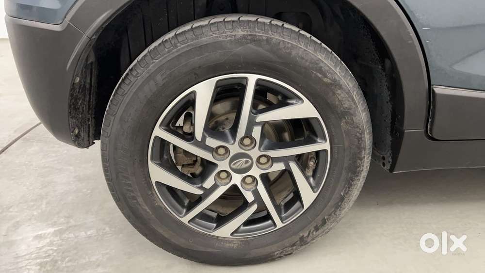 Mahindra Xuv300 1.2 W8 (o) Amt Petrol, 2022, Petrol