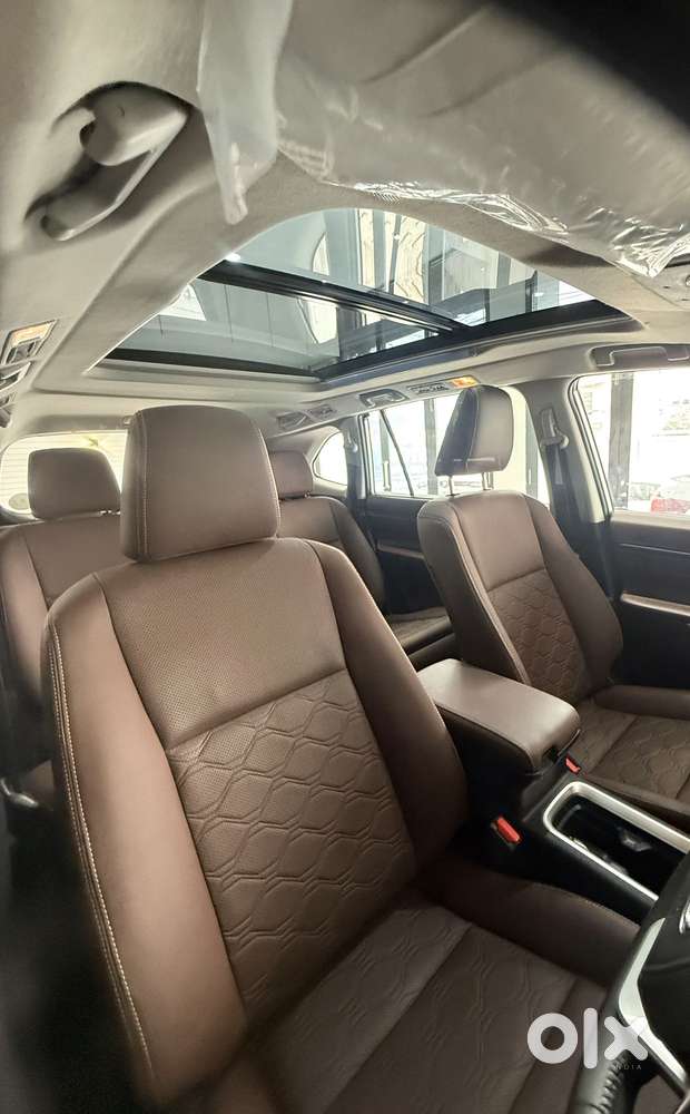 Toyota Innova Hycross 2.0 Zx Hybrid 7 Str, 2023, Cng & Hybrids