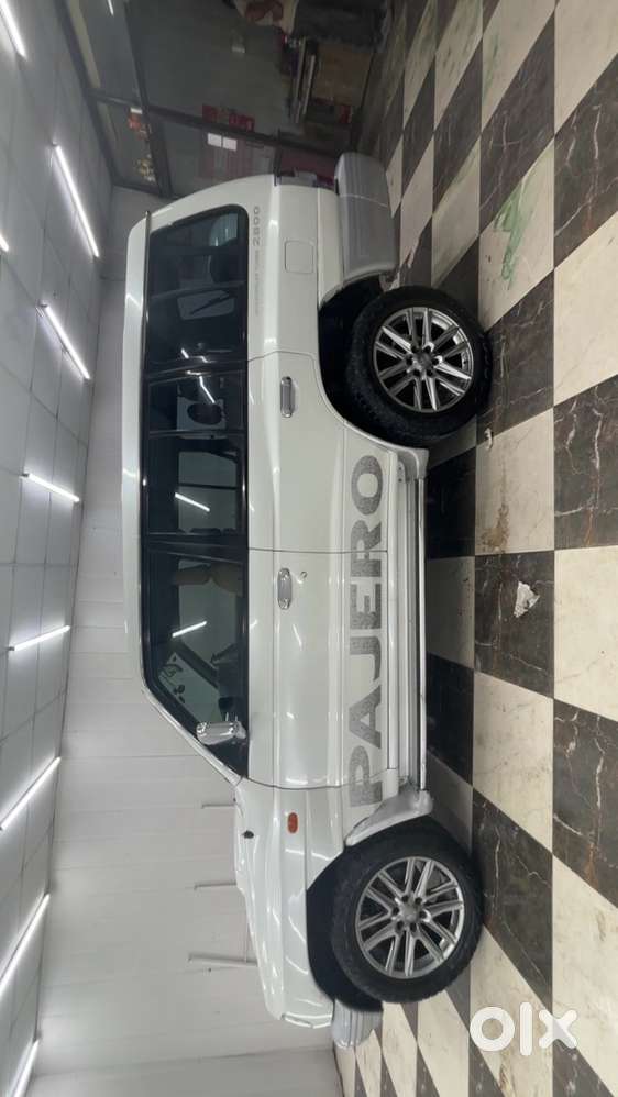 Mitsubishi Pajero Diesel 2011 Pure White All Orignal With 20inch Alloy