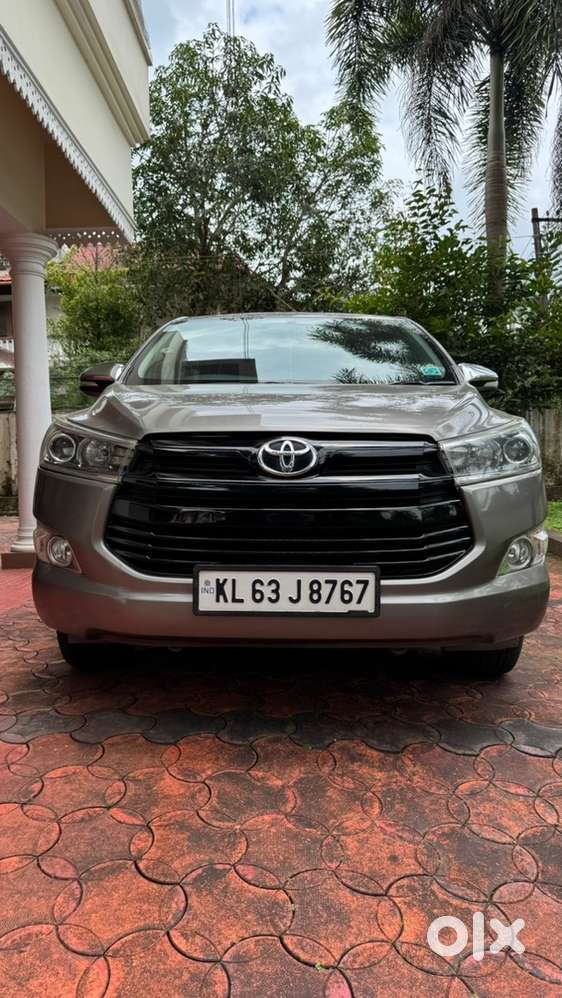 Toyota Innova Crysta 2016 Diesel Well Maintained - Cars