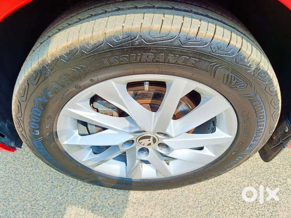 Skoda Slavia Ambition 1.0l Tsi At, 2022, Petrol