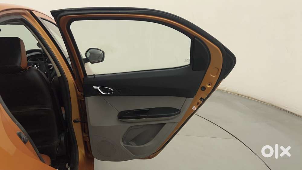 Tata Tiago Xza, 2017, Petrol