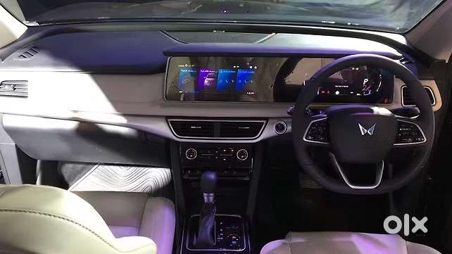 Mahindra Xuv700 Diesel 2022 Suv