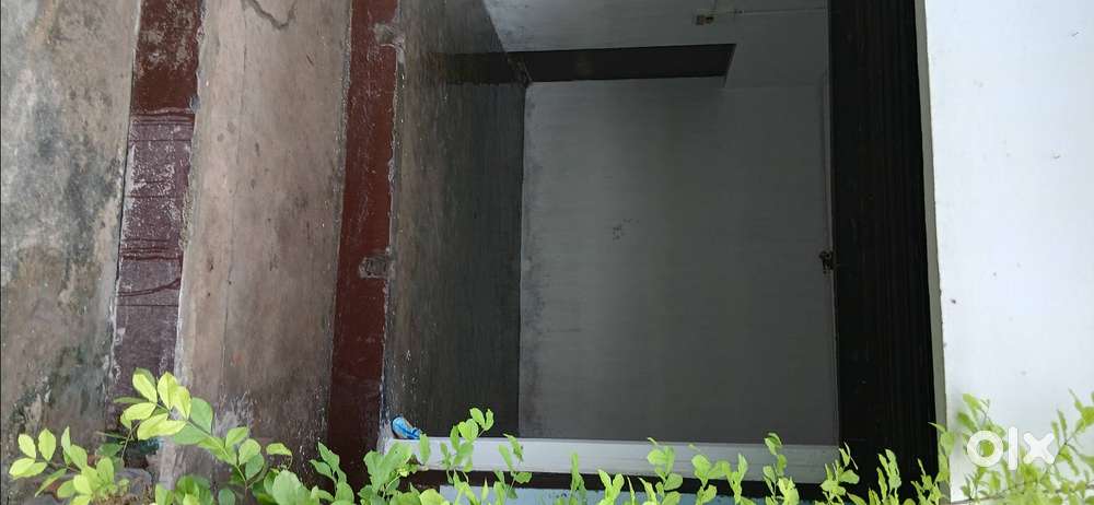 दुकान और गोदाम के लिए जगह उपलब्ध है