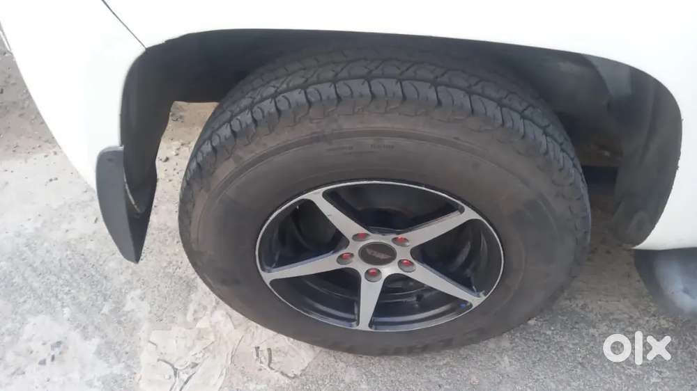 Mahindra Tuv 300 2018