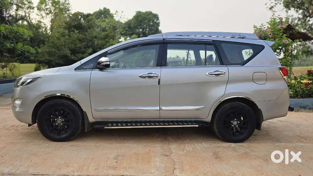 Toyota Innova Crysta 2017 Diesel 98000 Km Driven