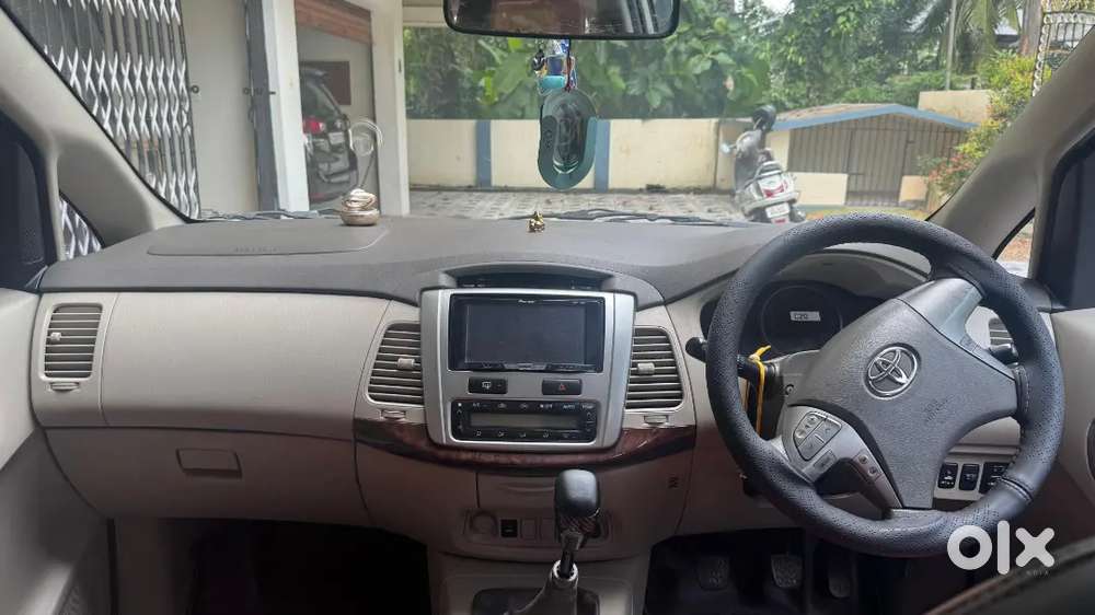 Toyota Innova 2.5 V 2013