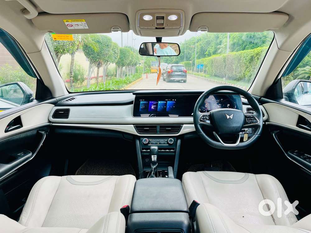 Mahindra Xuv700 2.2 Ax 5 Diesel At 7 Str, 2023, Diesel