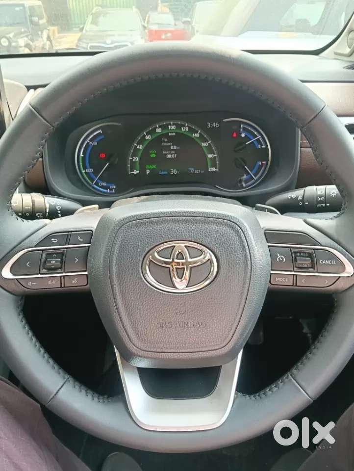 Toyota Innova Hycross 2.0 Zx Hybrid 7 Str, 2023, Petrol