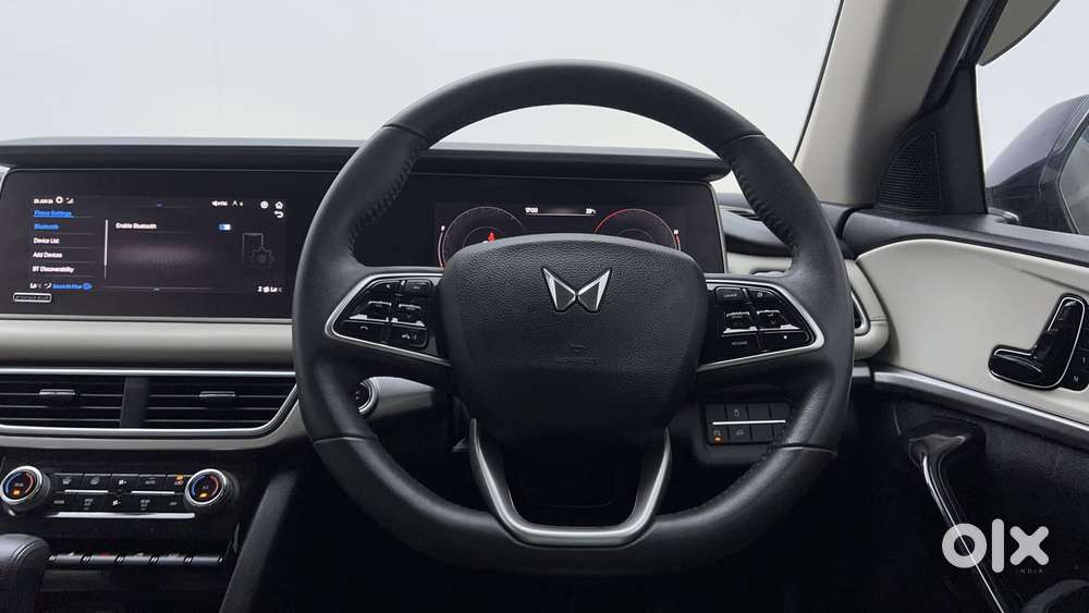 Mahindra Xuv700 2.0 Ax 7 Petrol At Str, 2023, Petrol