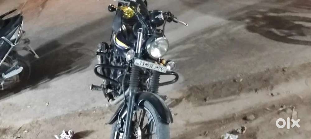 Bajaj Avenger Street 2016