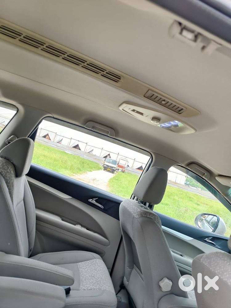 Mahindra Marazzo M6, 2018, Diesel