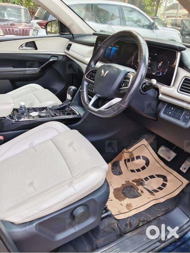 Mahindra Xuv700 2.0 Ax 7 Petrol At Luxury Pack Str, 2021, Petrol