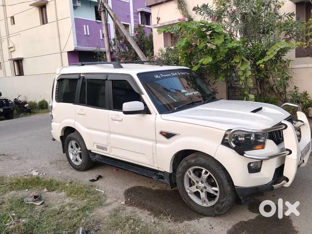 Mahindra Scorpio S10