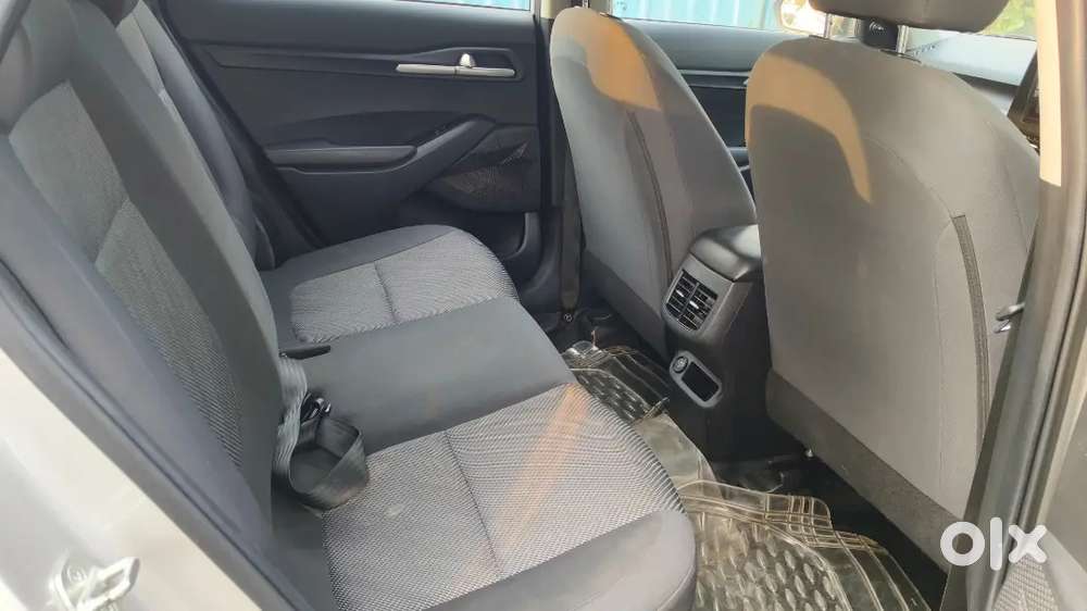 Kia Seltos Petrol 2023 Showroom Track Service
