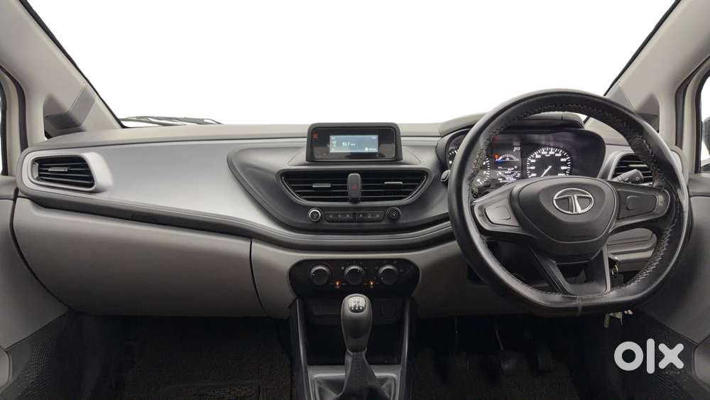 Tata Altroz 1.2 Xe, 2021, Petrol